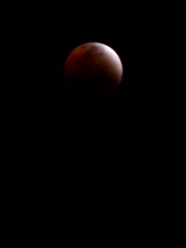 From Cape Town to Johannesburg, stunning photos of the lunar eclipse flooded social media. These are some of the pictures that caught our attention.