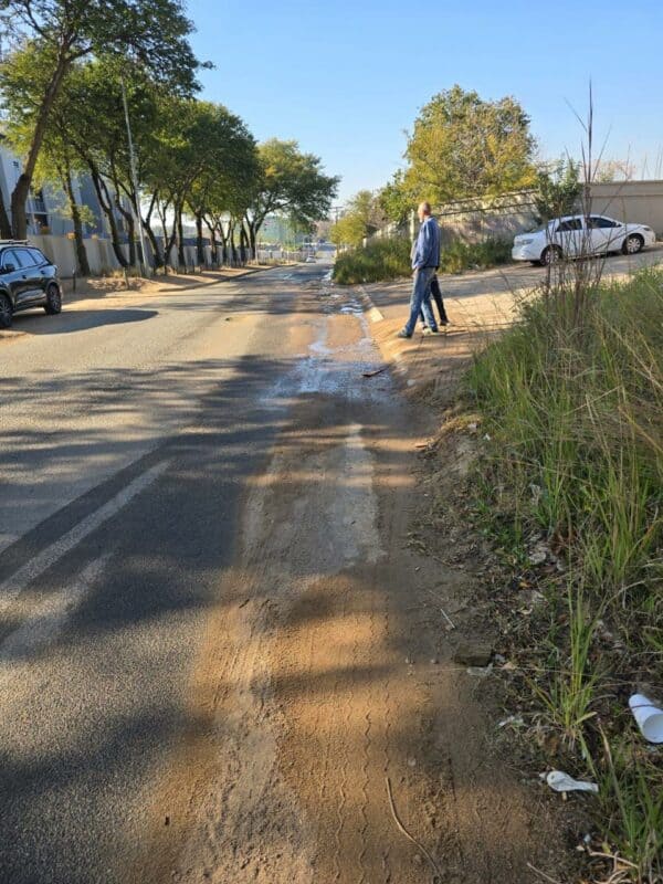 A burst pipe on Haven Road in Broadacres has been left leaking for three years, creating potholes, endangering motorists, and fuelling frustrations over Johannesburg Water’s failure to act.