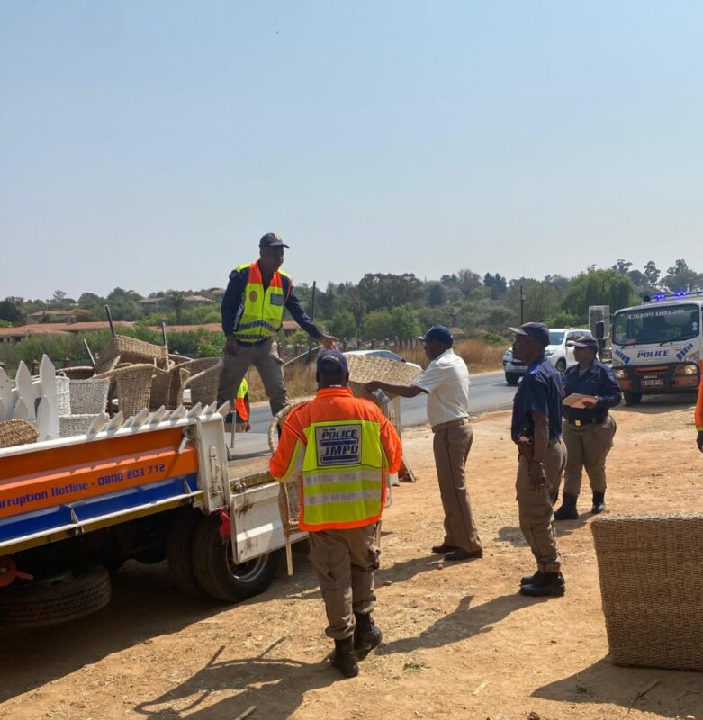 After clean-ups on Cedar Road, Winnie Mandela Drive and Fourways Boulevard outside Fourways Mall, Ward 94 councillor David Foley has once again led a crackdown on illegal hawking.