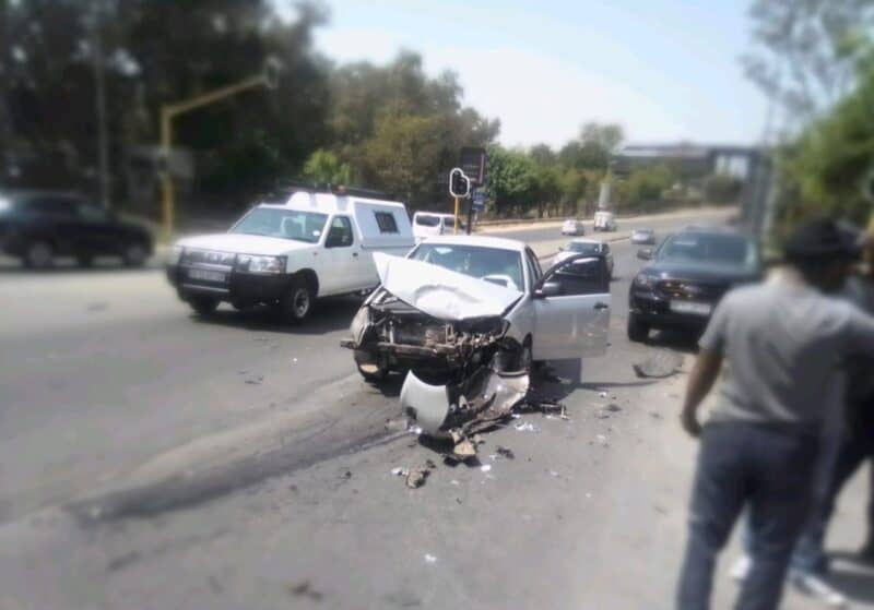 Faulty traffic lights on Witkoppen Road, at Bryan Brook Estate, have resulted in yet another accident, resulting in residents’ being at their wits’ end.