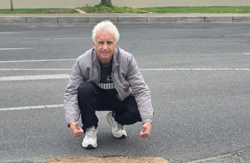 Residents of Ward 94 gave their councillor, David Foley, a wave of emojis and applause after he was spotted filling a stubborn pothole on Sunrise Avenue with sand.