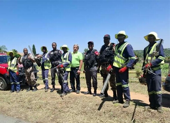 A community clean-up is setting the tone for a cleaner, safer Craigavon, as ward councillor Mark van der Merwe and residents launch a co-ordinated proof-of-concept initiative ahead of a new suburban management plan.