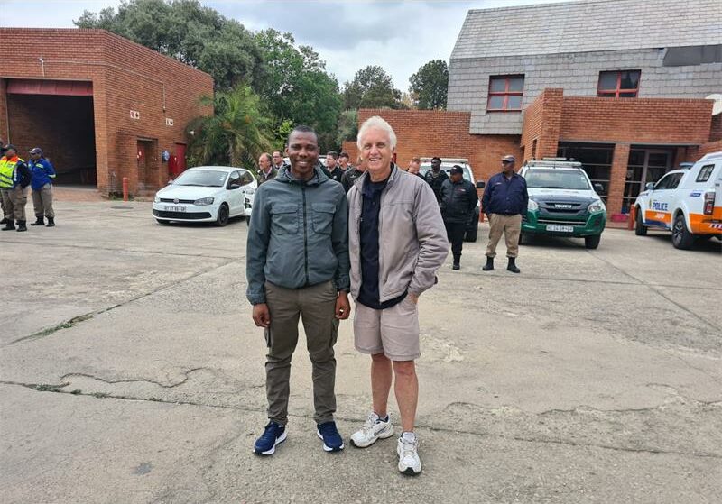 Chaos erupted on Sunrise Boulevard as law enforcement and security teams swooped in during a Fourways Improvement District-led blitz.