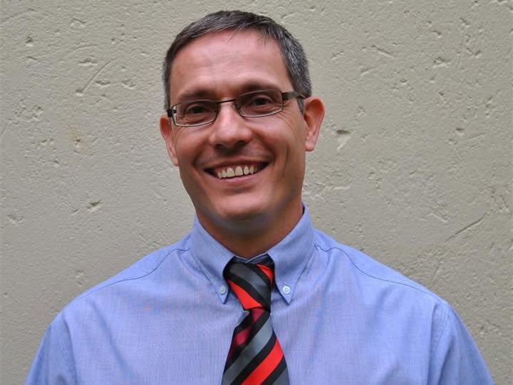 Led by councillor Chris Santana, the petition argues that the city’s flat-rate billing punishes smaller households, many of which are paying nearly double the rates.