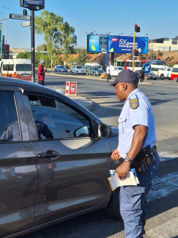 Douglasdale SAPS and community partners continue their crime prevention outreach, engaging motorists and pedestrians with vital safety messages across busy Fourways intersections.