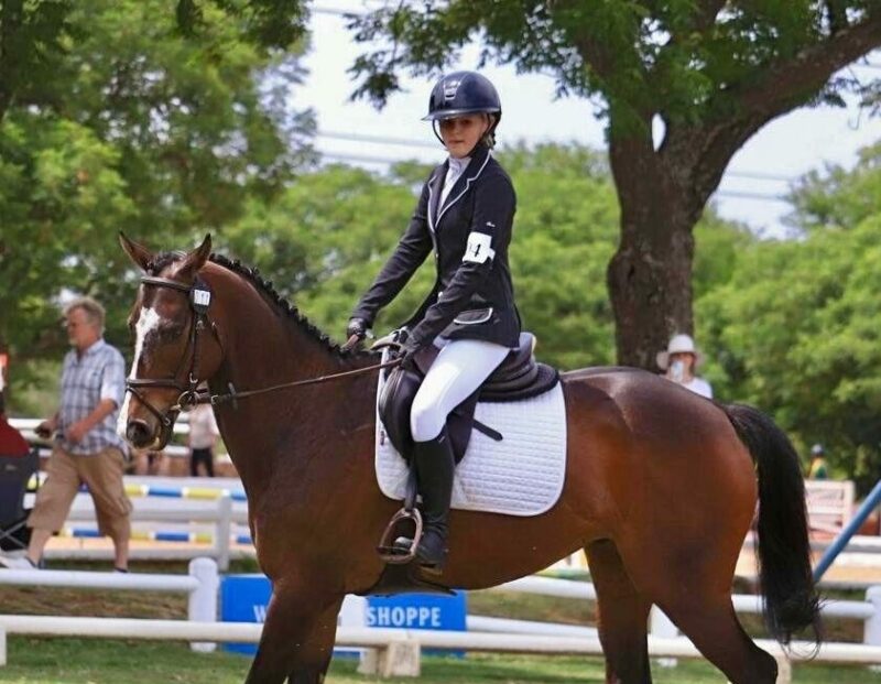 Emma Hassell has ridden her way to success this Sanesa season, earning multiple awards and representing Gauteng with pride, all with her trusted partner, Maverick’s Magic.