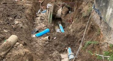 Burst pipe at the corner of Stonehaven Street and Brackenhill Street in Paulshof on October 01, 2025, before repairs. Photo: Supplied