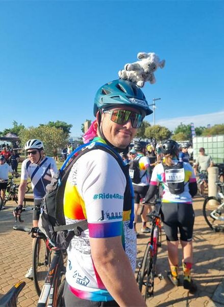 With his wife and community behind him, cyclist Mauritz van den Heever joined the #Ride4Rare team at this year’s 947 Ride Joburg, helping raise over R200 000 for Rare Diseases South Africa.