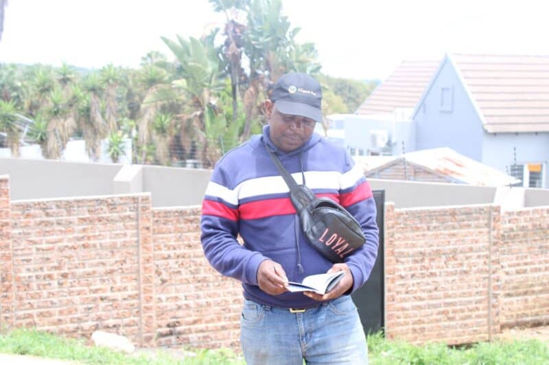 JMPD cracks down on informal traders outside Fourways Mall, citing by-law breaches. But is it a fair game, or a blow to livelihoods?