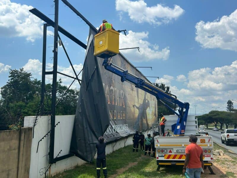A multi-departmental operation is underway to remove illegally erected billboards along Winnie Mandela Drive, as the City of Johannesburg moves to enforce by-laws and recover lost revenue.