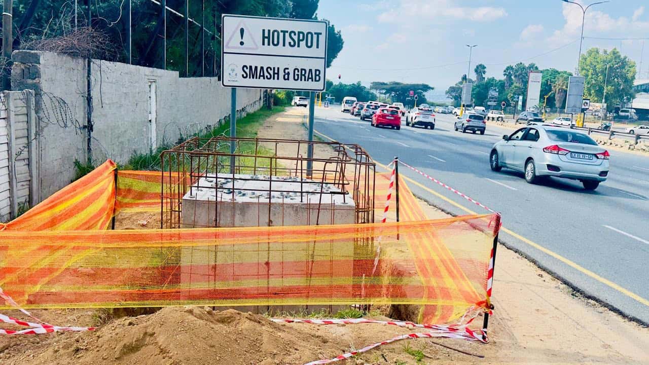 Councillors act swiftly to stop new illegal billboard on Winnie Mandela Drive