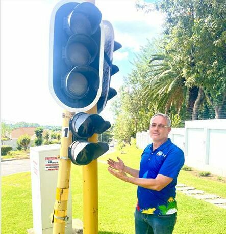Johannesburg Roads Agency cites vandalism, power outages, and budget constraints as causes for traffic light outages, as Ward 106 councillor Chris Santana says residents remain at risk due to broken traffic lights and delayed road repairs.