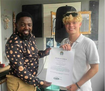 A 17-year-old aspiring doctor performed life-saving CPR on a police officer who was pulled unresponsive from the water in Kei Mouth after being submerged for several minutes.