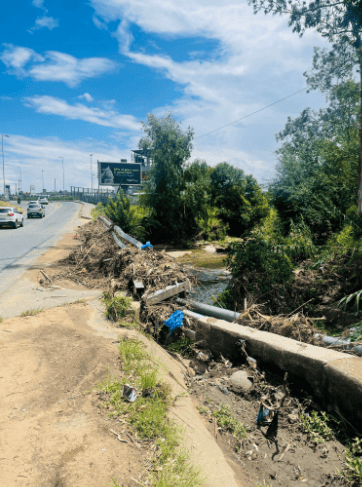 Heavy rains have left fresh debris piling up along the low-lying Witkoppen Bridge in Sunninghill, prompting warnings from Ward 93 councillor Vino Reddy about increased flooding risks and the urgent need for debris removal.