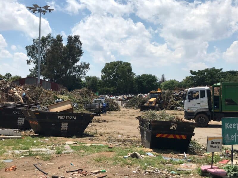 Despite some trucks working to clear accumulated garden waste, the Kyalami site continues to experience long delays and congestion, with Pikitup yet to respond to repeated queries about restoring full operations.