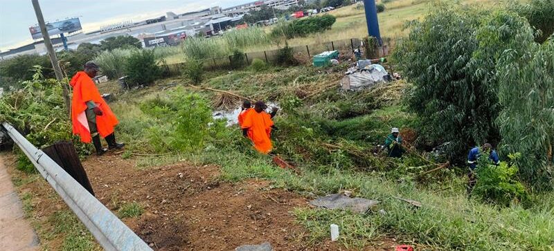 The Lovemore Foundation has stepped in to restore safety and cleanliness at a busy Fourways intersection, transforming an overgrown and littered space into a cleaner environment for residents and children.