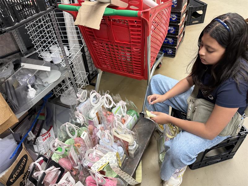 Inspired by a love for gifting, Grade 5 learner from Centennial Schools Gauri Singh has successfully built a gifting business that supplies products to a range of big retailers and businesses in Crowthorne and Kyalami.