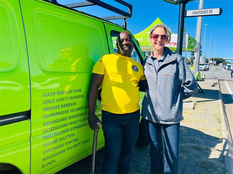 A collaboration between a security company and a local foundation has turned attention to keeping Fourways cleaner, starting with one of its busiest intersections.
