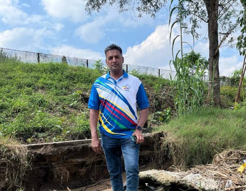 Exposed cables and severe erosion continue to plague the busy Fourways corner, while residents, traders, and ward councillor awaits action from Johannesburg Water.
