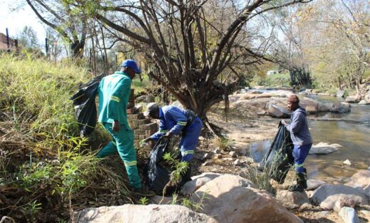 Paulshof Residents and Ratepayers Association cleaning team remove debris and litter from the Braamfontein spruit on June 02, 2026. Photo: Ayanda Ntshingila