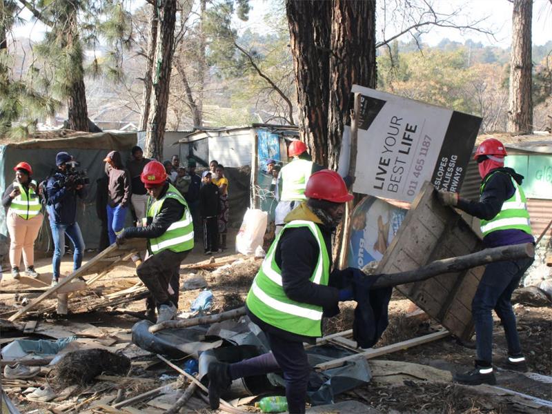City officials conduct a clean-up initiative at the Clay Oven informal settlement last year after environmental concerns from Paulshof residents. Photo: Ayanda Ntshingila