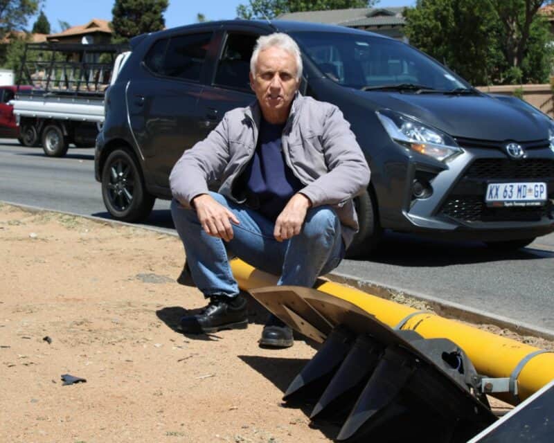 Ward 94 councillor David Foley has once again documented faulty traffic light intersections across Fourways, saying delayed repairs are bad news for businesses around the area.