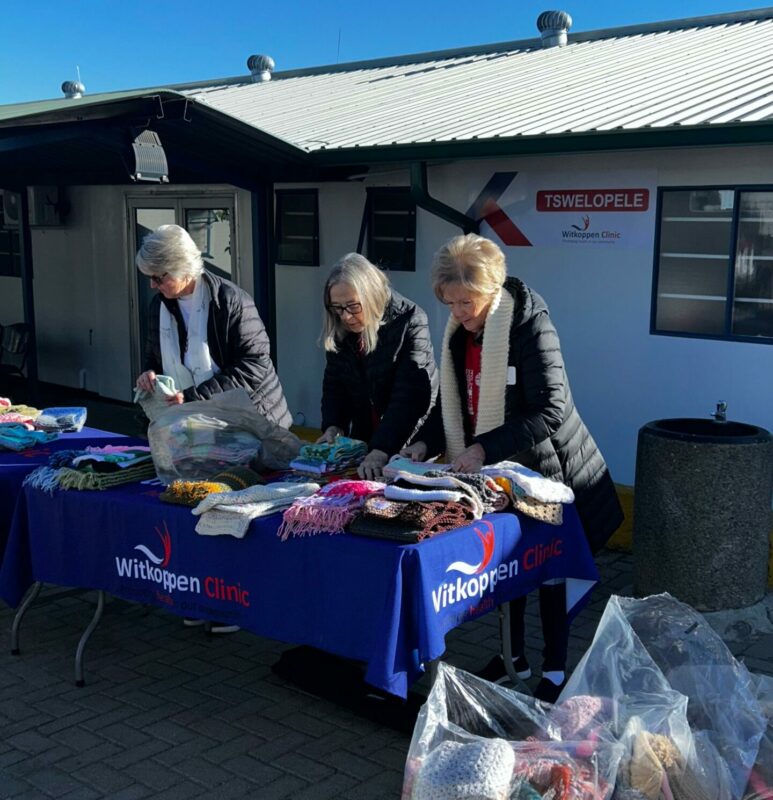 Ahead of Nelson Mandela Day, Cedar Lakes Estate KnitWits donated handcrafted scarves and beanies to more than 160 patients, helping vulnerable families face the winter with warmth and dignity.