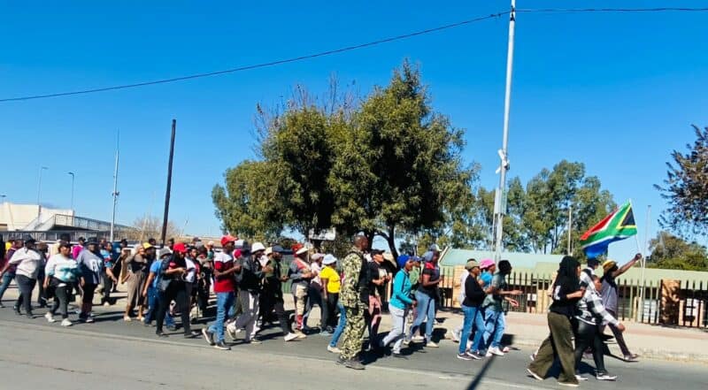 Community hands over memorandum to police demanding joint operations with Home Affairs, stronger policing and feedback within 24 hours.
