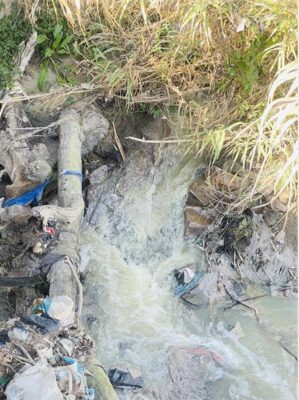 Sewage flows into the Jukskei River from the recurring blockage and build-up from the leaking manhole on July 30, 2026. Photo: Ayanda Ntshingila