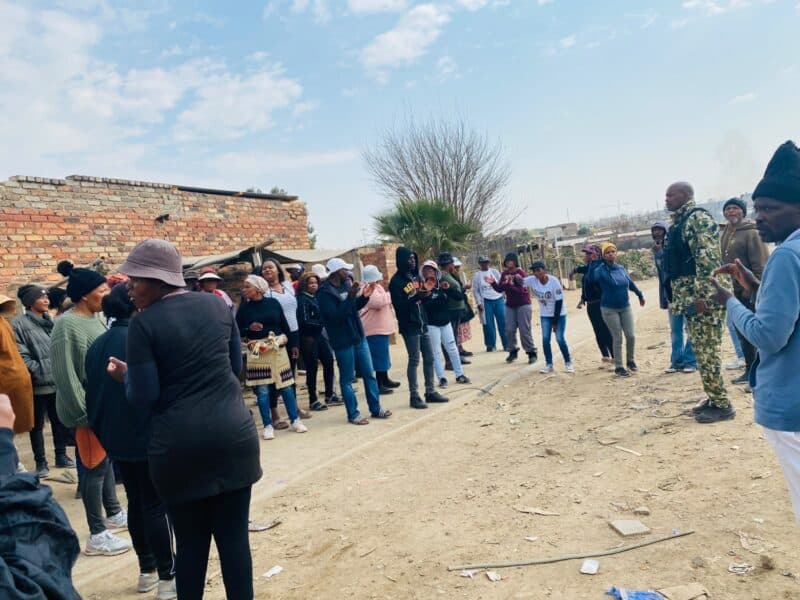 : Diepsloot community sings in solidarity on August 6, 2026. Photo: Reitumetse Gugushe