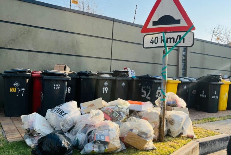 Residents are being urged to support a petition demanding answers from the City of Johannesburg after weeks of missed refuse collections left rubbish piling up across suburbs serviced by the Marlboro and Randburg Pikitup depots.