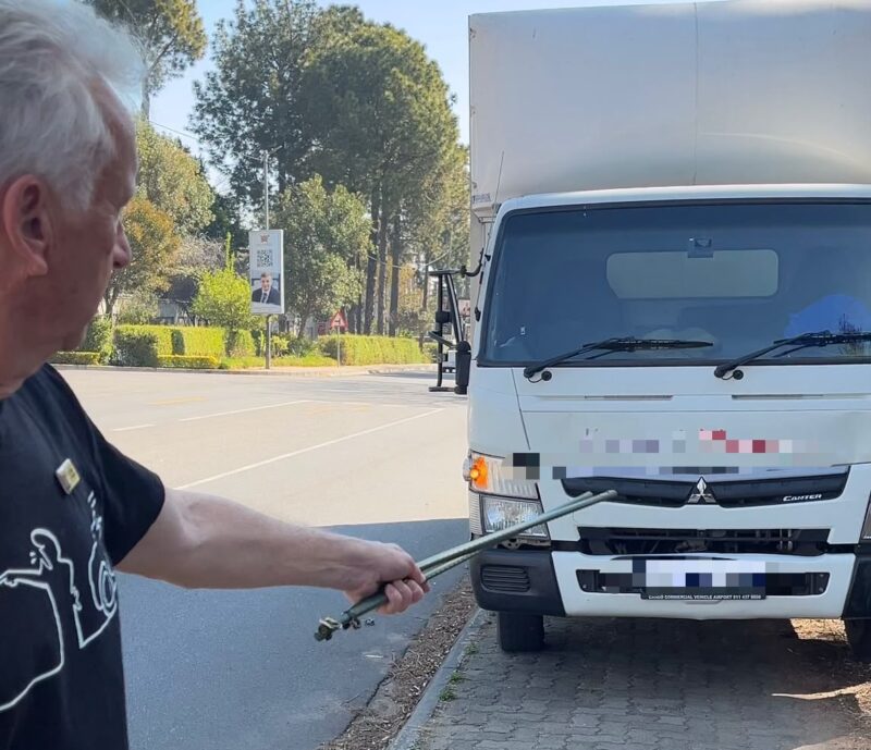 A simple parking decision prompted Ward 94 councillor David Foley to stop and remind a driver why pedestrian walkways should remain clear.