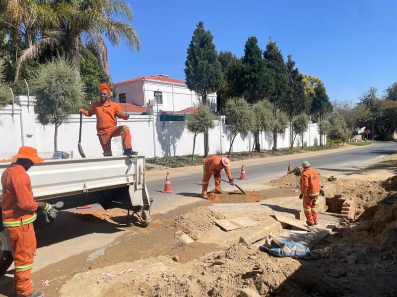 City Power restores damaged street lighting cable as water utility attributes pipe bursts to high network pressure in Ward 106.