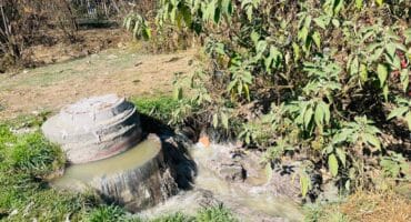 Sewage overflows from a manhole before flowing towards the Klein Jukskei River, where residents say recurring sewage spills have created an environmental and public health concern. Photo: Ayanda Ntshingila