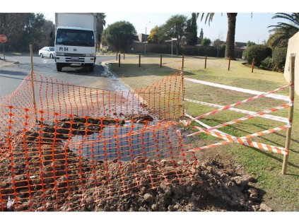 Water leak in Sunward Park on the corner of Rooibekkie and Aquarius Street.