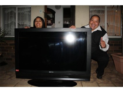 Vivian Pretorius seen with his daughter Carmen is thankful for the quick thinking of two Reiger Park police officers who recovered his 47-inch big-screen plasma television valued at R10 000. This was after three men from Soweto forced their way into his house and stole the TV set and five remote controls.