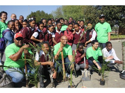 A newly-formed non-profit organisation called "Atmosphere Changers" visited two different schools in Reiger Park, and educated the learners about the benefits of keeping our environment as green as possible. Seen during the event are members of organisation and some of the learners, who took part.