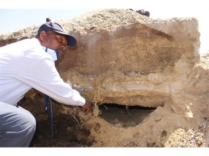 Police and Living Africa have uncovered this narrow underground tunnel apparently dug by illegal gold miners. Police say the illegal miners use the tunnel to gain access to an abandoned mine shaft in order to carry out their activities, below Angelo informal settlement, near Main Reef Road.
