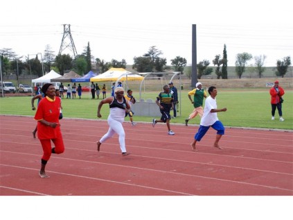 A number of elderly people gathered at the Boksburg Stadium to participate in the two-day senior citizens’ games called the "Golden Games". The event was hosted by Ekurhuleni in conjunction with the Department of Social Development. It is aimed at encouraging older people to become as active as possible and benefit their health. Pictures, are gogos aged 70 years and up dash for the finish line in the 100m sprints.