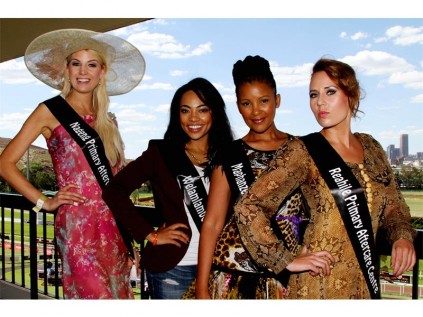 Picture perfect … four of the beautiful women who generously gave of their time to support this year’s Peermont Emperors Palace Charity Mile at Turffontein, Mrs South Africa 2014, Chané de Kock of Stellenbosch, actress, Amanda du Pont, media personality, Gerry Elsdon and actress, Fiona Nay. With their help and that of 12 other famous South Africans and 16 top-class race horses 16 charities received a share of a whopping R550 000 on the day. (Photograph by Yolanda van der Stoep) 