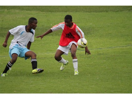 Bronco FC's Johannes Redley (left) challenges for the ball in their quarter-final encounter against Nigel.