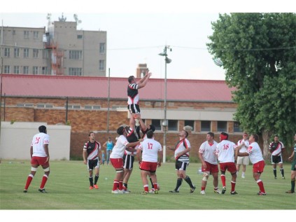 Eyes on the ball: Boksburg lock Gian Vorster readying to secure his team's lineout throw.