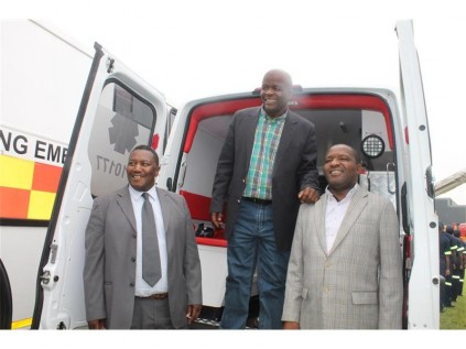 Ekurhuleni mayor Mondli Gungubele unveiled a fleet of new emergency vehicles and dispatched 176 newly-recruited firefighters on Friday February 21. Inspecting the new fleet of vehicles are (from left) Member of Mayoral Committee for Community Safety Clr Mthuthuzeli Siboza, mayor Mondli Gungubele and head of Department for Disaster and Emergency Management Services Moshema Mosia.