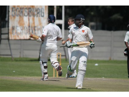 Marlou Moore (pictured) and partner, Juan Schaerer (facing the opposite direction) post a run.