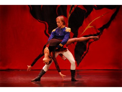 The internationally-celebrated Crown of the Russian Ballet Company, in beautiful form.