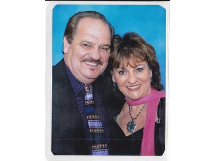 Huidige leraar van NG kerk Witfield Wes, ds Dirkie van den Berg Enderstein, saam met sy vrou Ria Enderstein.