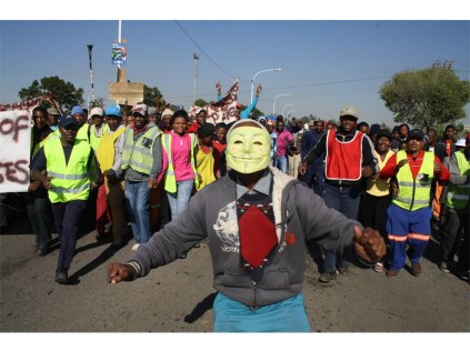 More than 700 disgruntled residents of Joe Slovo informal settlement took to the streets to protest again poor service delivery.