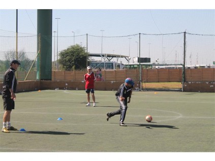Coerver Coaching SA's Cayle Coetsee (on the ball) showing the boys how it's done.