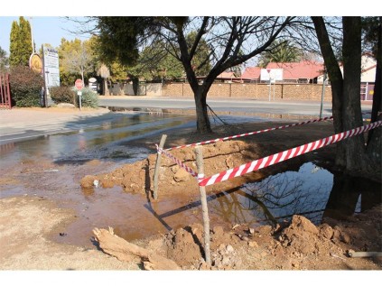 A pipe has burst on the corner of Albrecht Road and Bert Lacy Drive, Sunward Park, has had a pipe burst since May. It has been reported on numerous occasions. Residents claim contractors were on site several times where they dug up two holes without repairing the pipe. The hole has also not been filled, but only taped off. The metro has not responded by the time of publication.