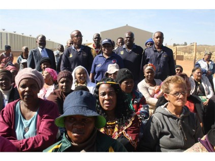Doing their bit on Mandela Day, the Reiger Park police partnered with Sinethemba Home-Based Care to organise lunch for these hungry magogos.